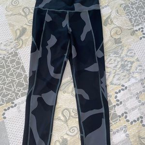Size medium Under Armour Ankle leggings
